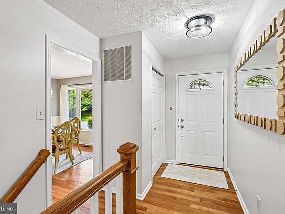 5th image of 24833 Showbarn Cir