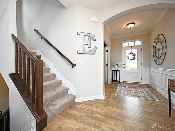 3rd image of 870 Emerald Dr