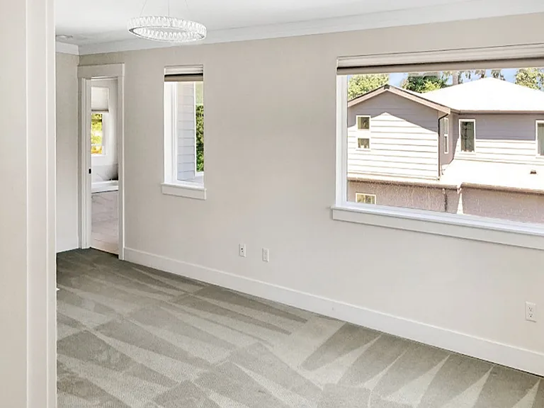 707 Newport Ct NE — Photo 21