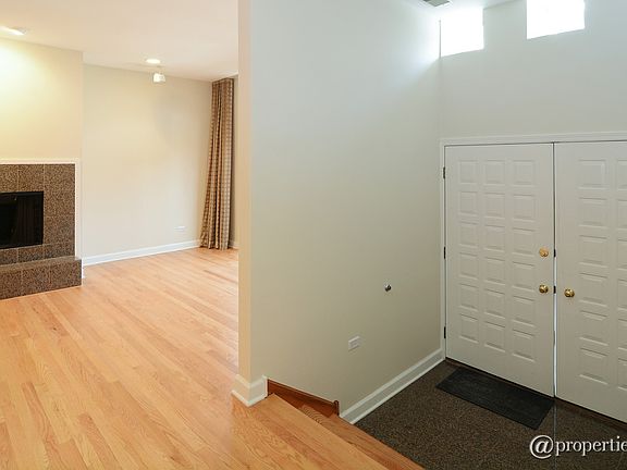 Foyer/Living Room