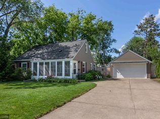 1207 Roma Ave, Roseville, MN 55113