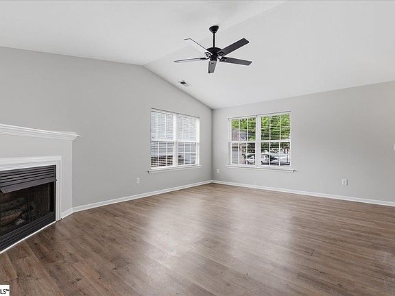 3rd image of 20 Laurelhurst Ct