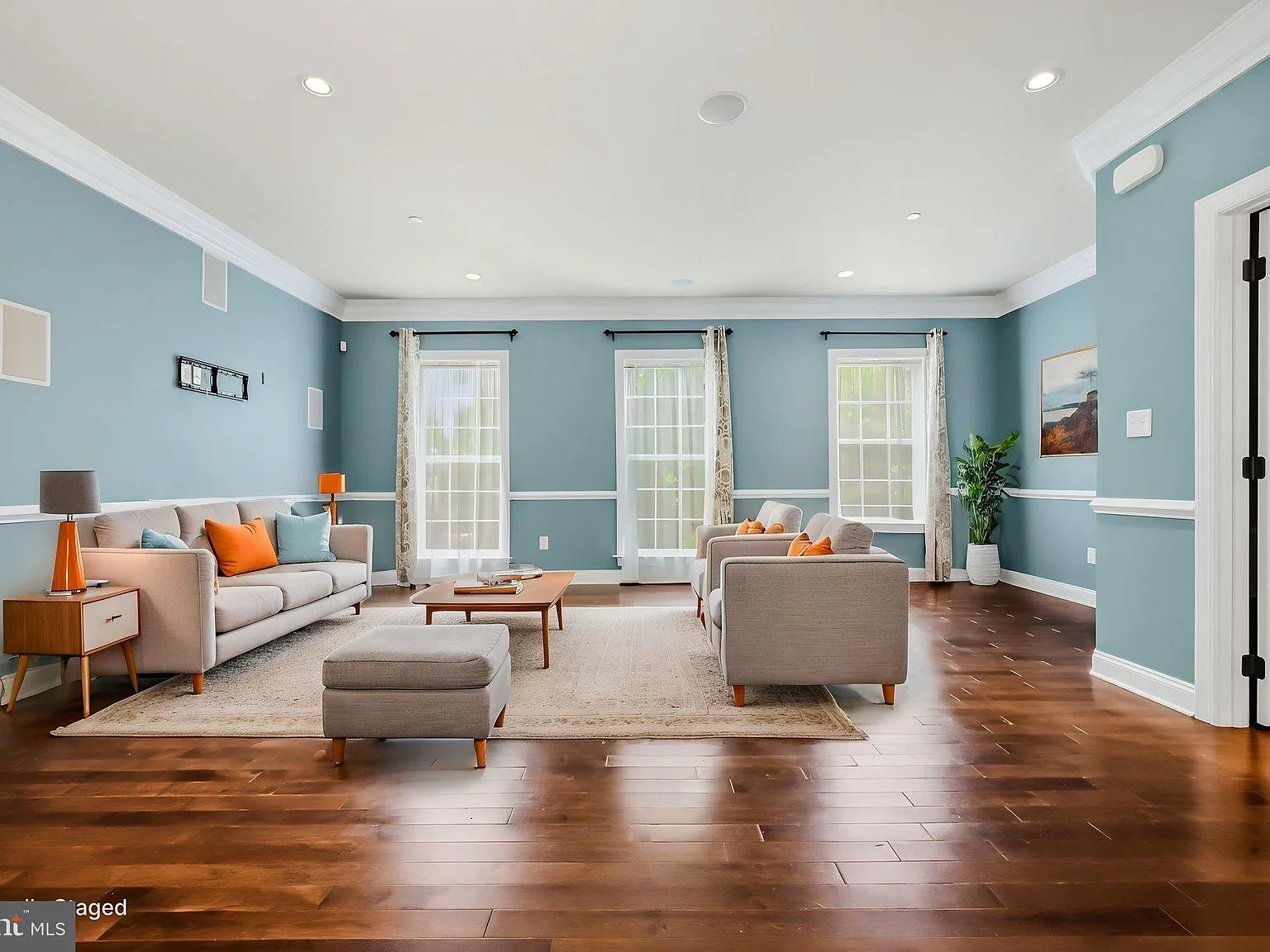 3 bed, 2.5 bath, 2214 sqft, $3,500 — Photo 1