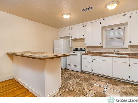 5th image of 2404 Canyon Dr