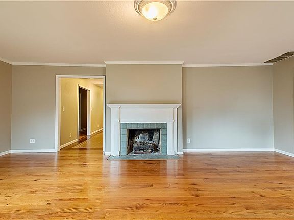 4th image of 1245 E Columbus Blvd
