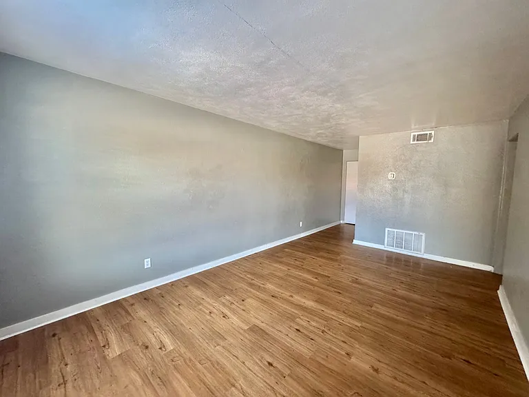 2030 NW 25th St #10 — Photo 5