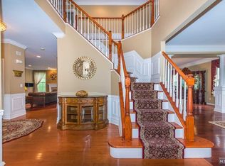 2 Crooked Hl, Oakland, NJ 07436