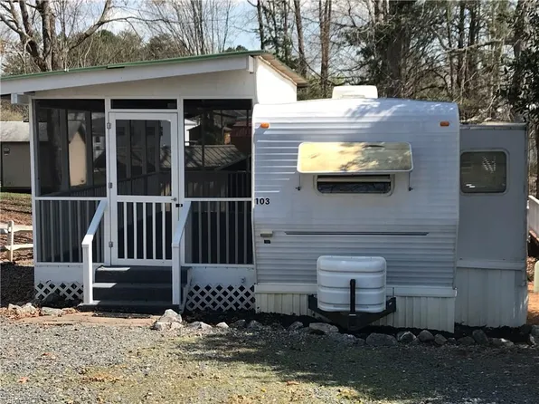 103 Marina Dr, New London, NC 28127