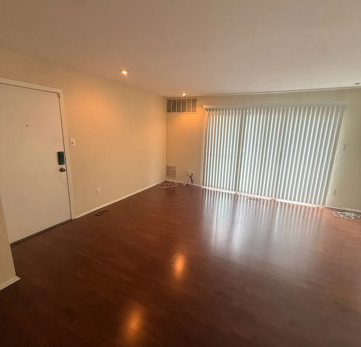 2 bed, 940 sqft, $2,200 — Photo 4