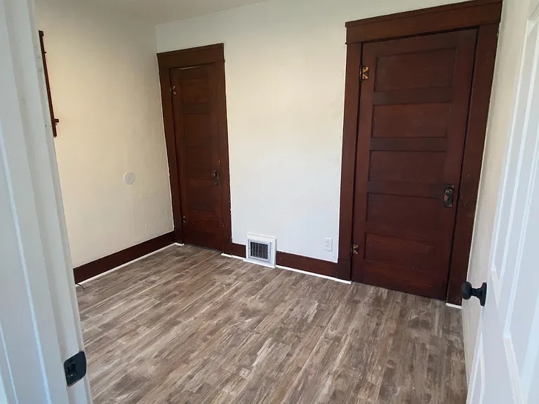 923 W Clark St #923 — Photo 3