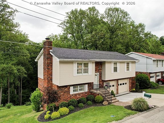 2nd image of 1605 Ravinia Rd