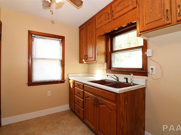 2nd image of 717 W Hatterman St