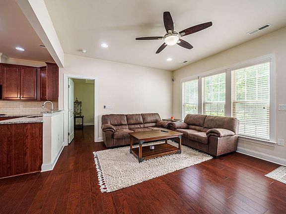3rd image of 226 Daymire Glen Ln