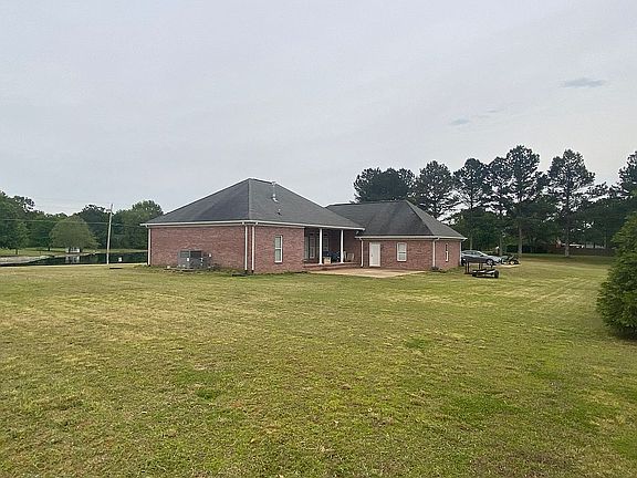 3rd image of 1405 Pine Lake Dr