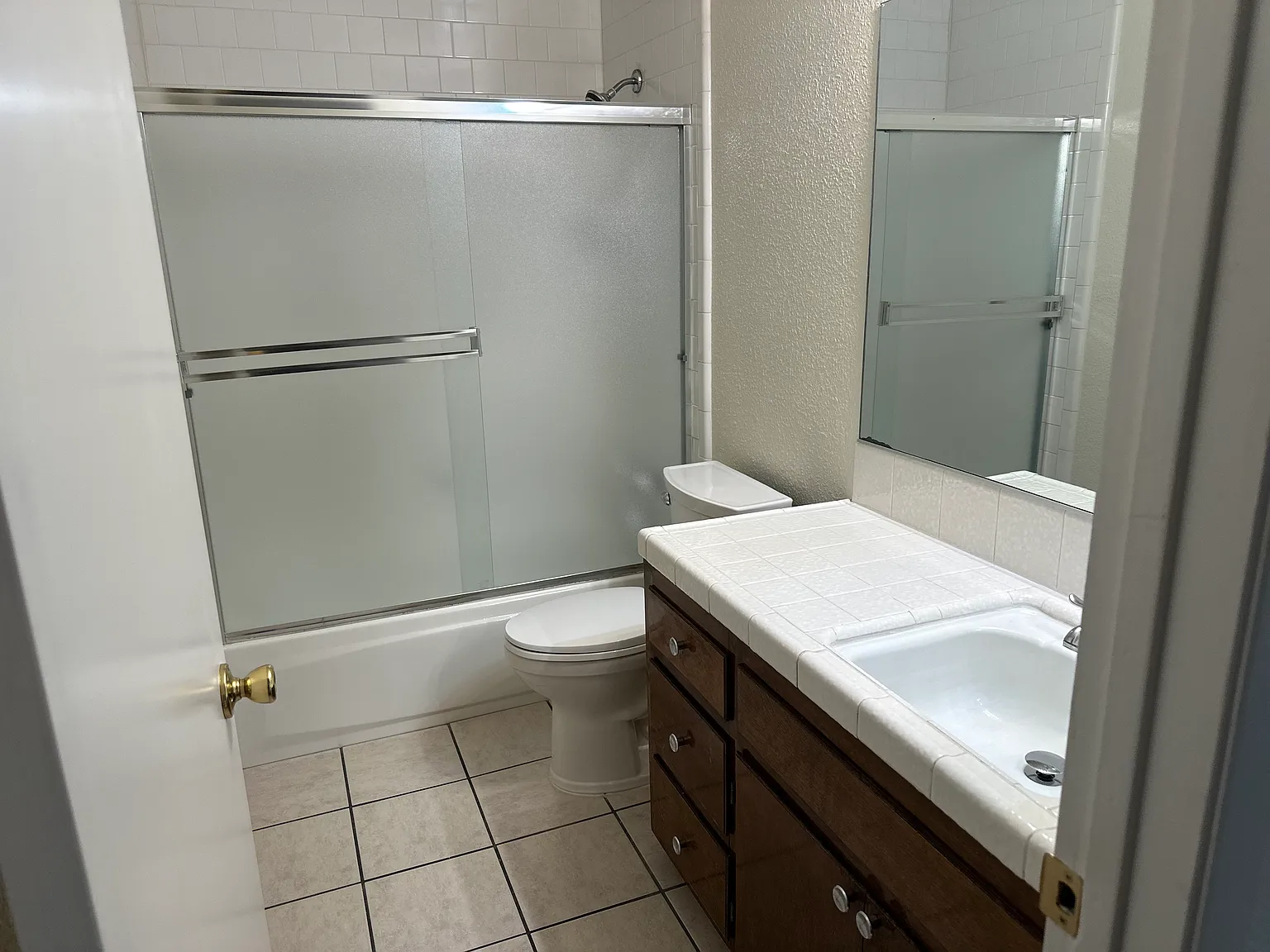 3 bed, 1450 sqft, $2,300 — Photo 4
