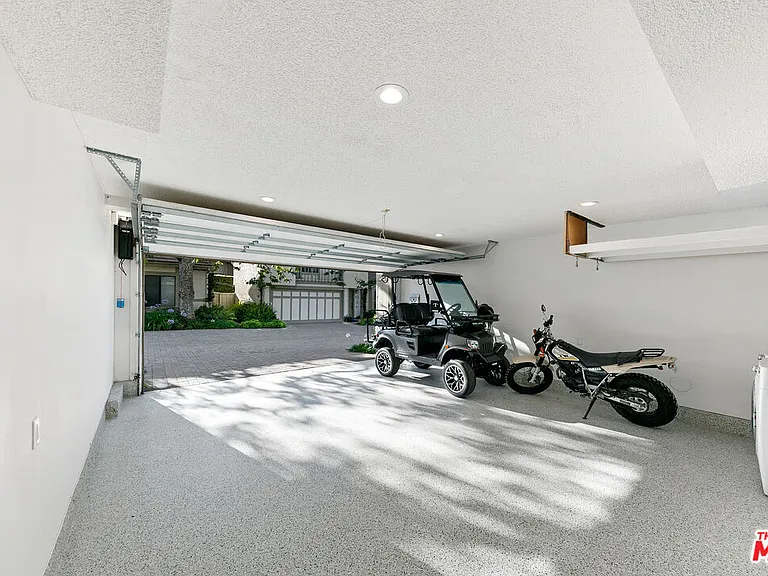 6515 Dume Dr #B — Photo 25