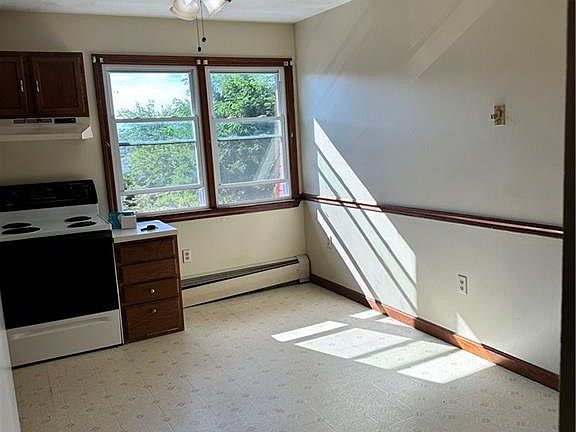 3rd image of 422 Smithfield Ave APT 5