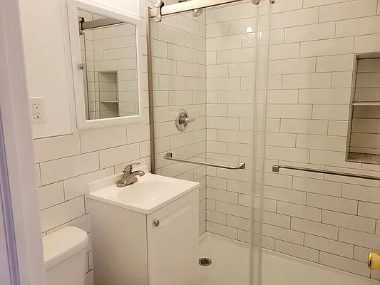 Rented by MCR Realty | media 10