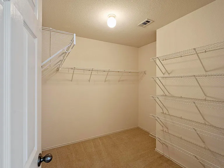 570 Hogan — Photo 25