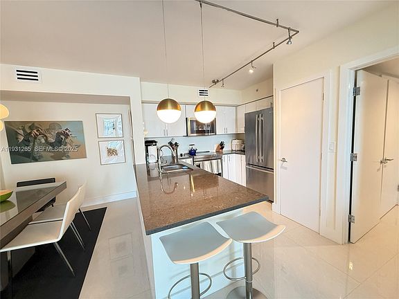 3rd image of 1155 Brickell Bay Dr #2000