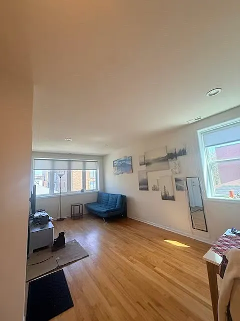 2 bed, 2.5 bath, 5280 sqft, $850 — Photo 2