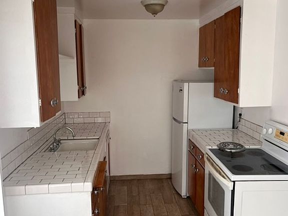 4th image of 252 Acton Pl APT 4