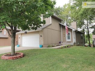 1211 SW Eastman Ct, Blue Springs, MO 64015