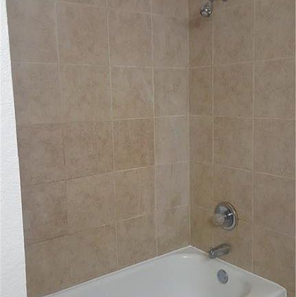 5th image of 2404 Summer Place Dr