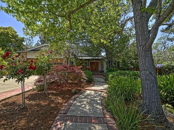 2nd image of 924 Mears Ct