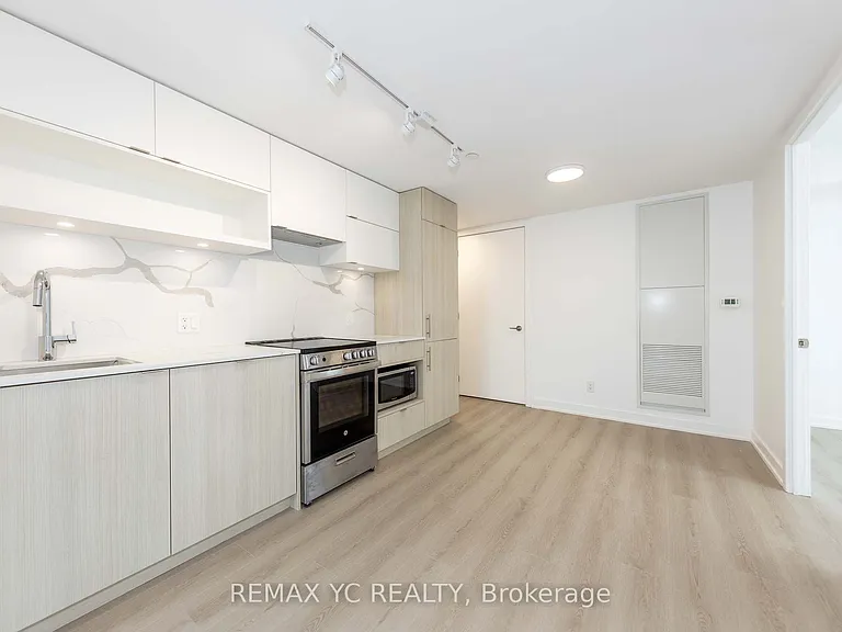 100 Queen St E #2515 — Photo 8