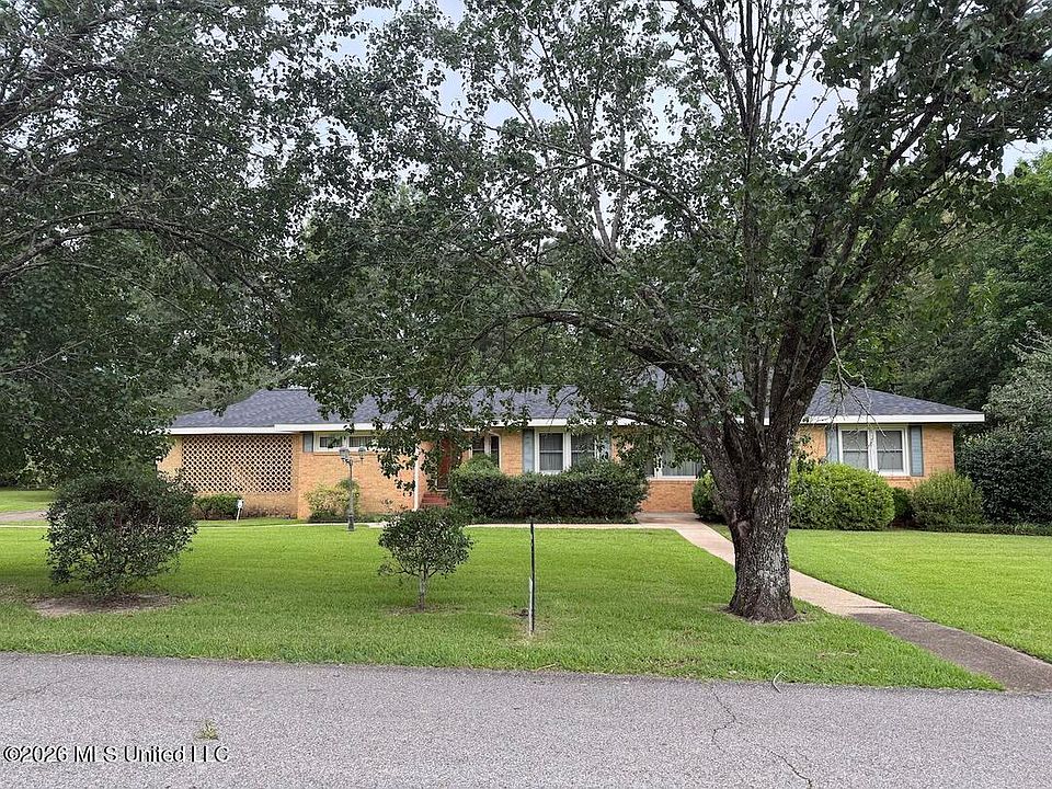 1st image of 230 Vardaman St N