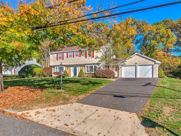 9 High Gate Drive, Setauket, NY 11733