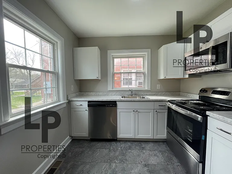 140 Cochran Rd — Photo 1