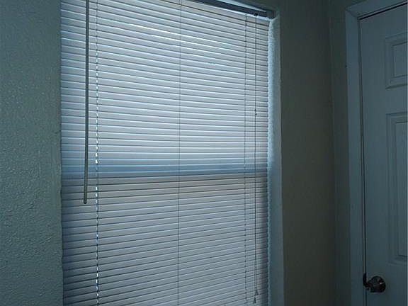 5th image of 213 E Vista Dr
