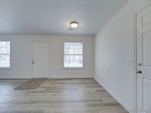 5th image of 406 S Wewoka Ave