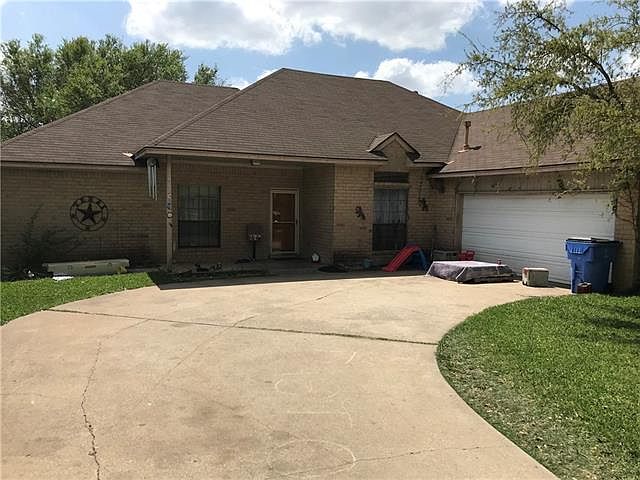 1st image of 301 Applewood Dr