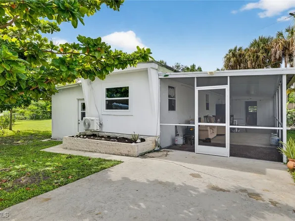 3742 Unique Cir, Fort Myers, FL 33908