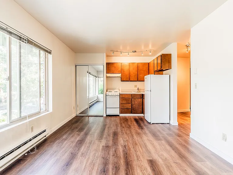 Camelot Apartments — Photo 5