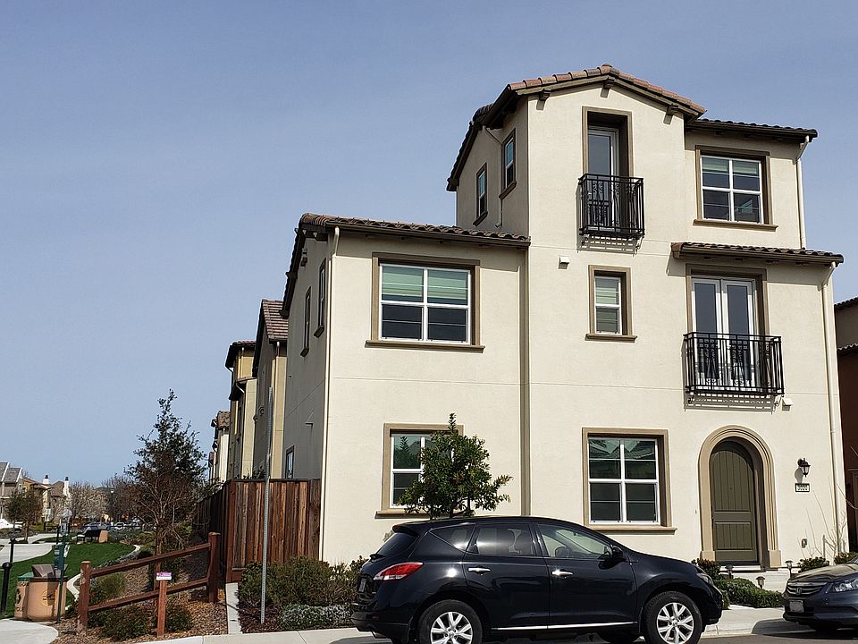 2nd image of 3020 Sonsilla Ln