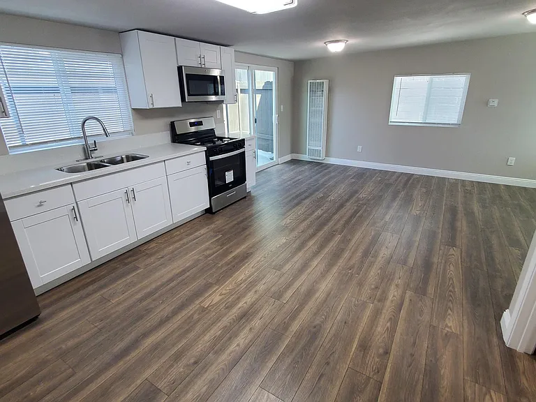 220 36th St #2 — Photo 7