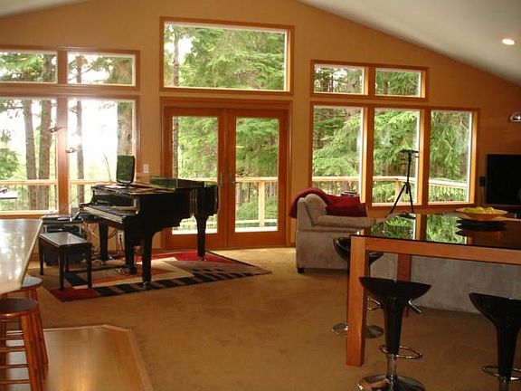 3rd image of 522 Salishan Hills Dr