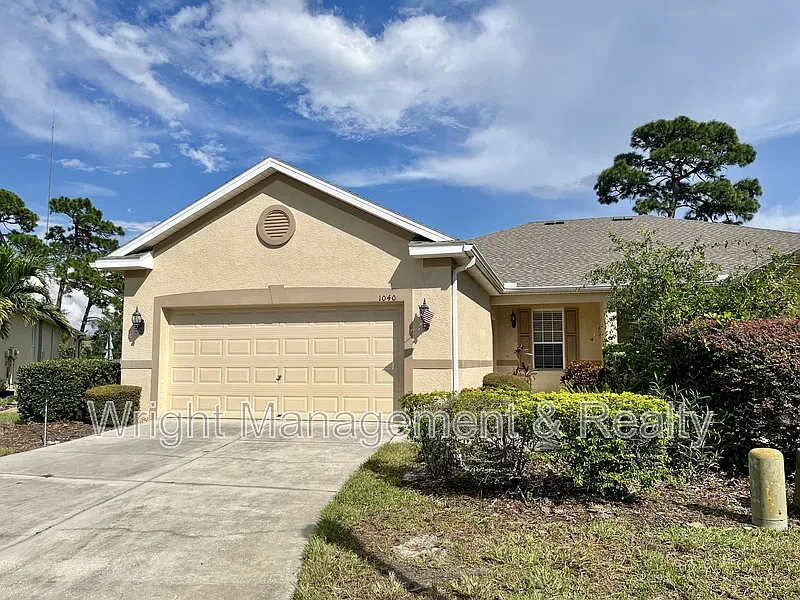 3 bed, 2.0 bath, 1876 sqft, $2,100 — Photo 1