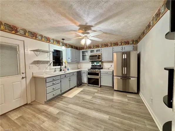 144 Strawberry Ln, Mount Airy, NC 27030