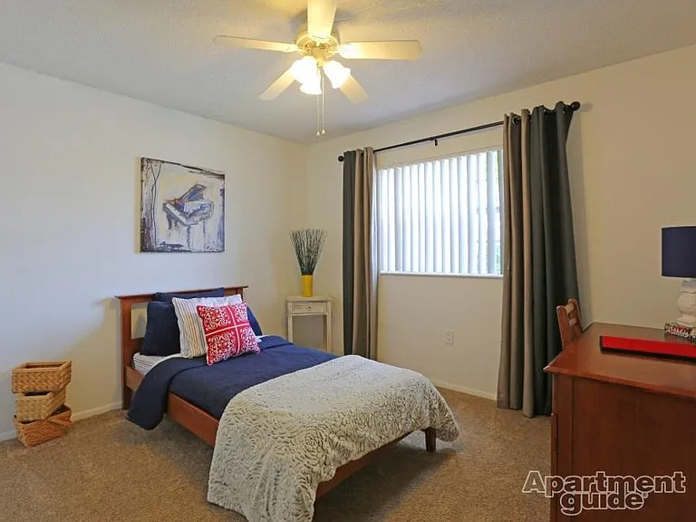 La Aloma Apartments — Photo 6