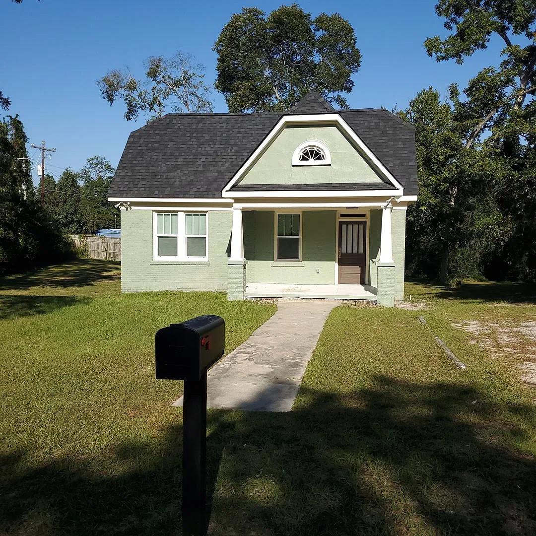 Charming 3-Bedroom Home on a Spacious Corner Lot Near Downtown Columbia! — Photo 1