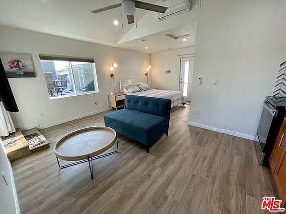 4th image of 5740 N Coldwater Canyon Ave