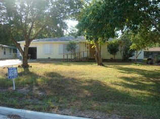 104 Bowie St, Port Lavaca, TX 77979
