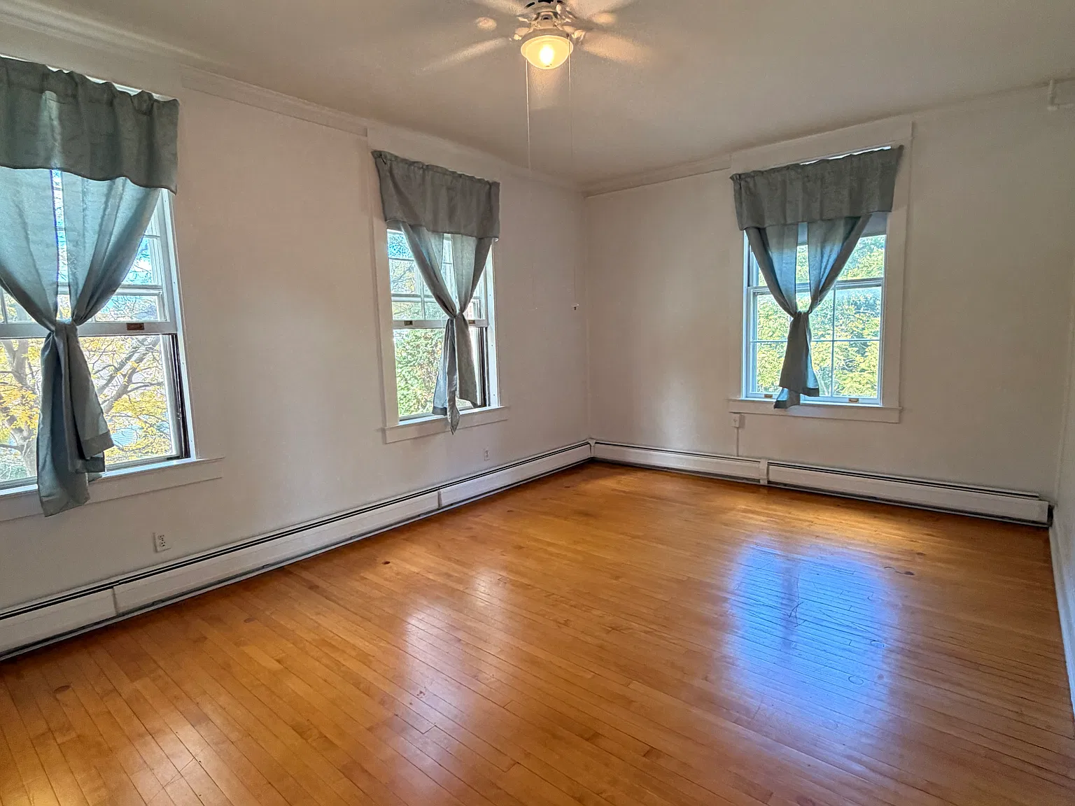 2 bed, 1400 sqft, $2,200 — Photo 2