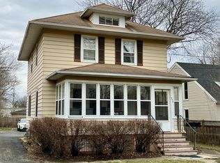 325 S Harrison St #A, Batavia, IL 60510