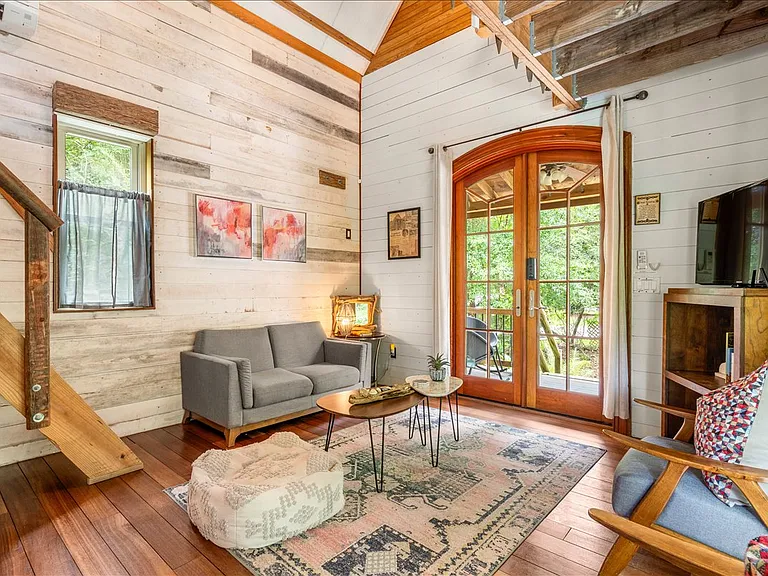 3565 Walter Dr — Photo 1